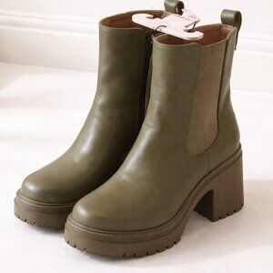 Sam & Libby Olive Green Chunky Heel Chelsea Ankle Boots Size 8.5 NWT